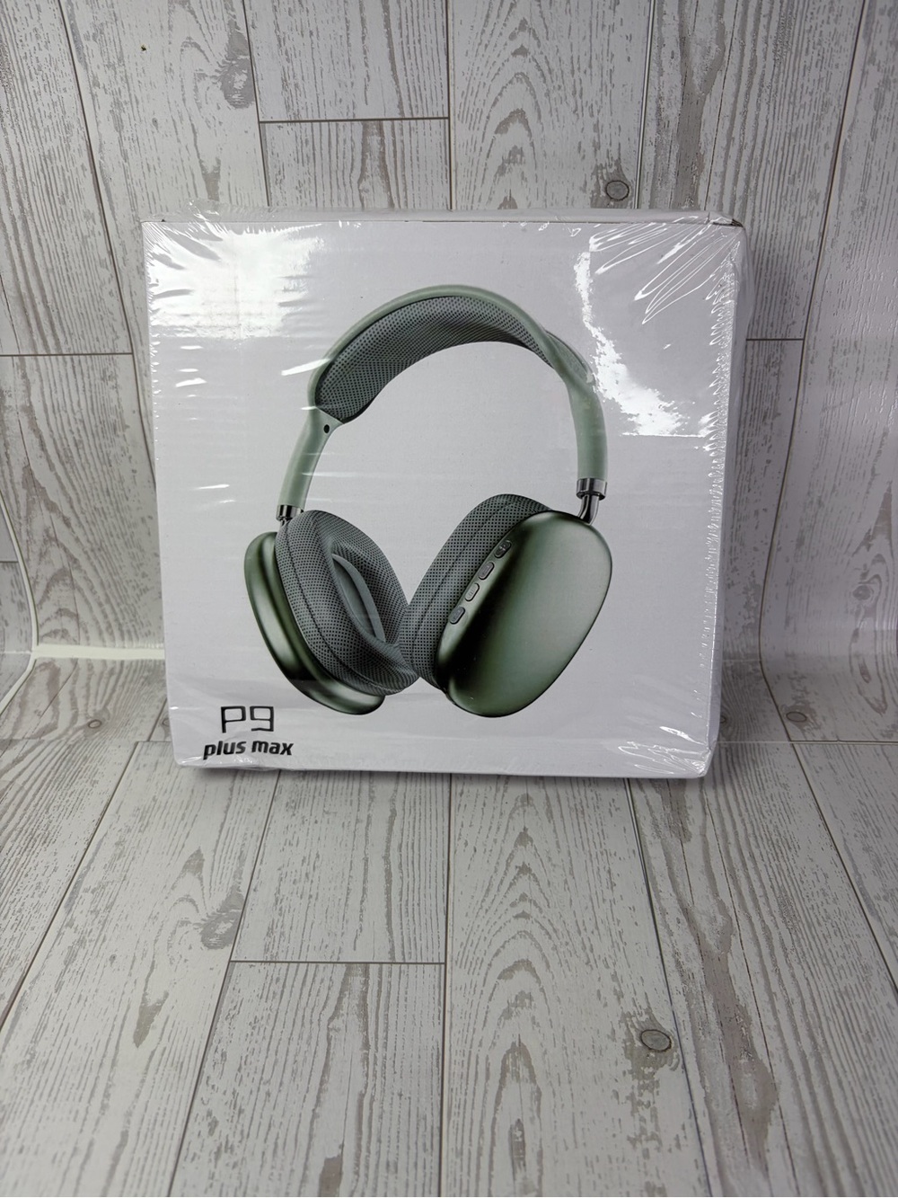 Plus Max Wireless Headphones in Green -